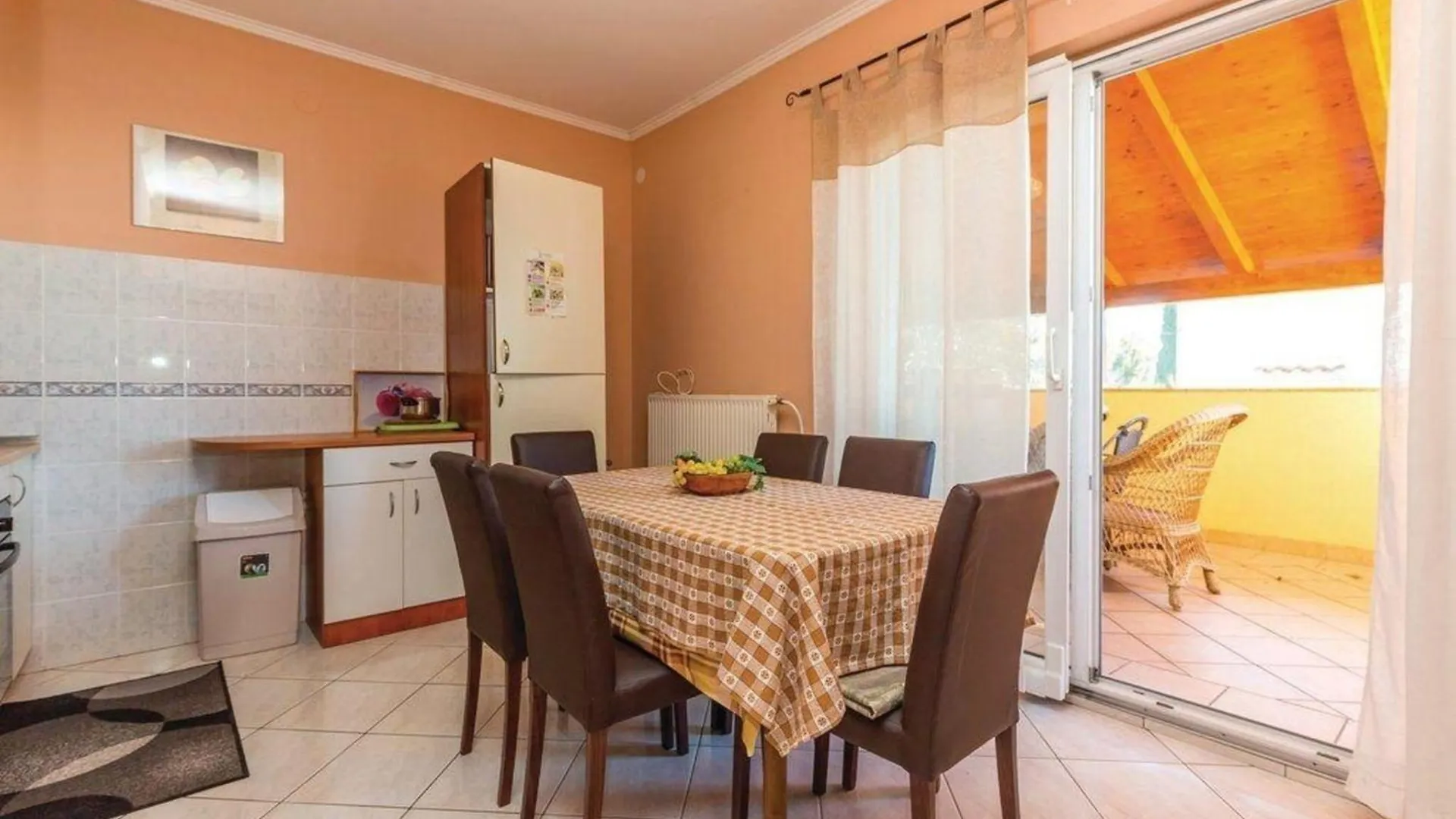 Wohnung In Novi Vinodolski Mit Grill, Garten Und Terrasse
