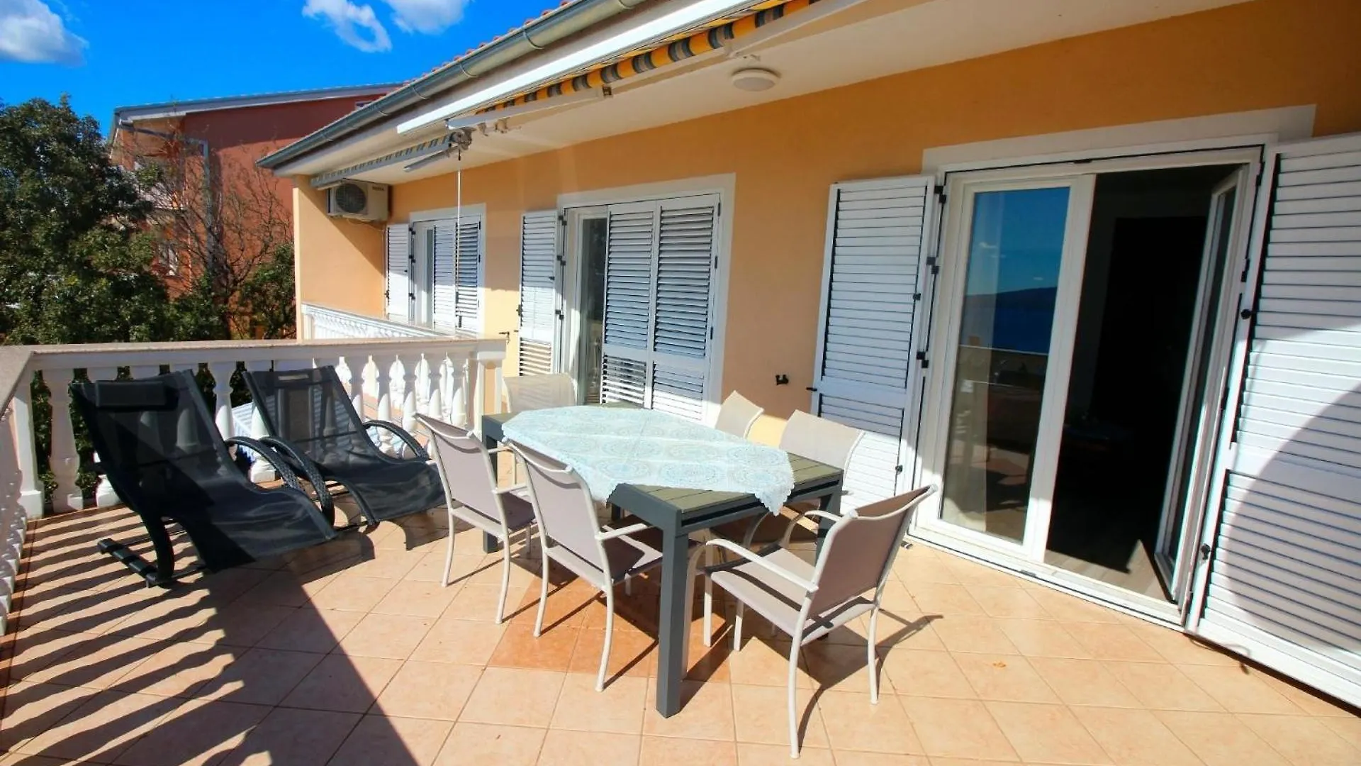 Wohnung In Novi Vinodolski Mit Grill, Garten Und Terrasse Apartment